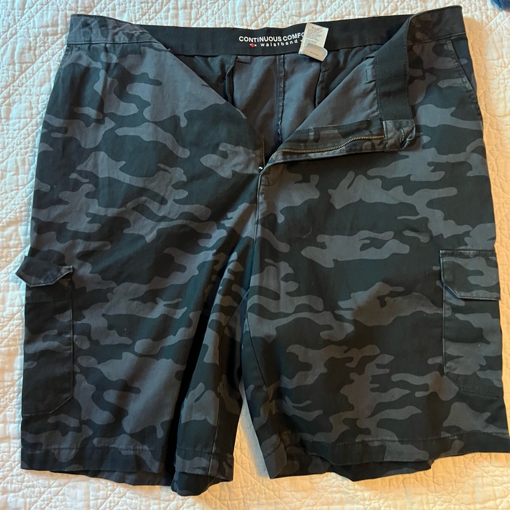 PMST113 - Harbor Bay, Men’s 46L, Black & Gray Camouflage Cargo Shorts